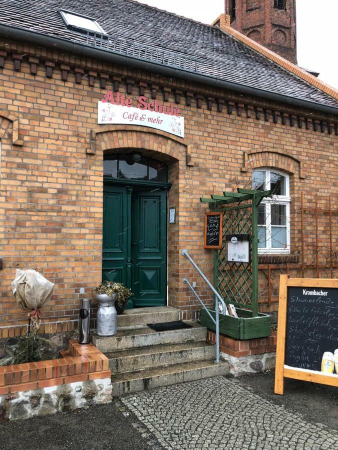 Alte Schule Cafe Und Pension Drehna Exterior foto