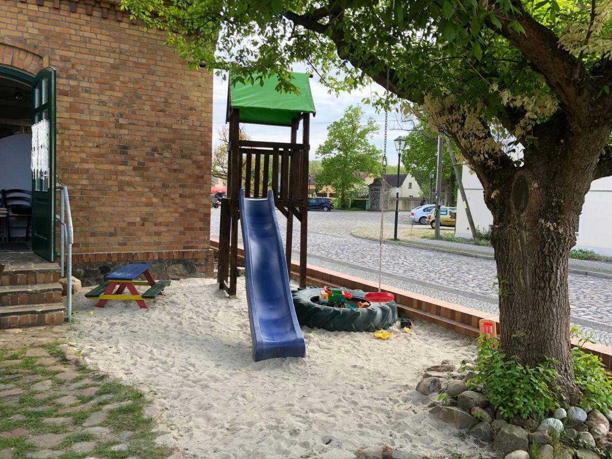 Alte Schule Cafe Und Pension Drehna Exterior foto